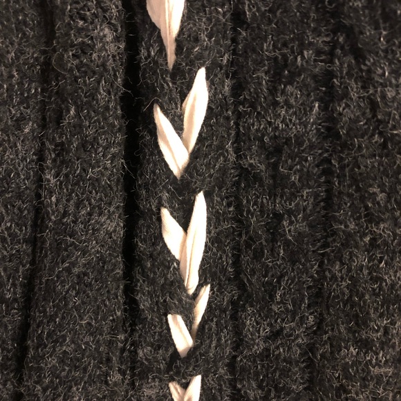 Lizard Thicket sweater. Size small. - Picture 2 of 5